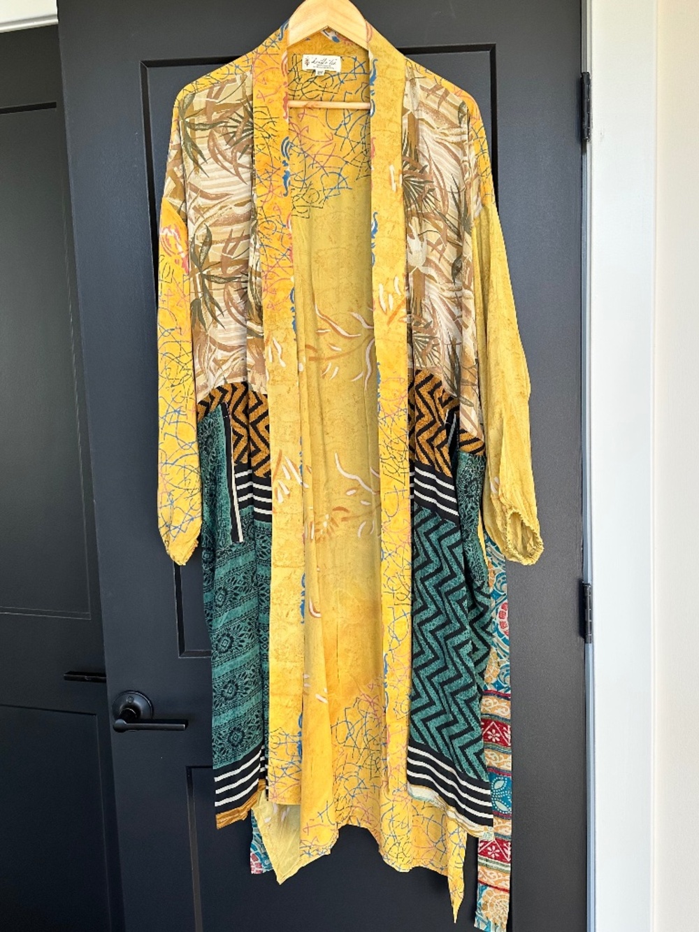 Kantha Bae 100% Silk Duster Kimono Robe – Vintage Sari Patchwork Free Size